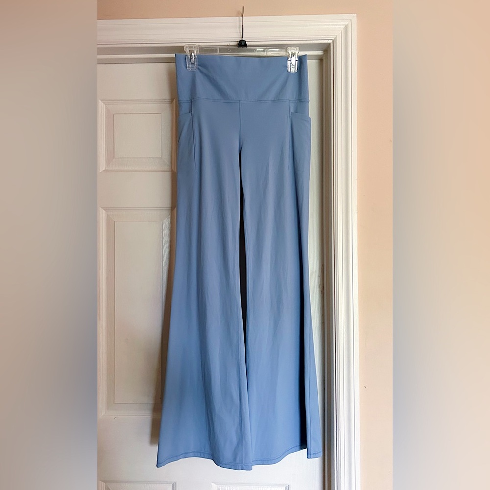 Athleta Salutation Stash Flare Pants Size Medium